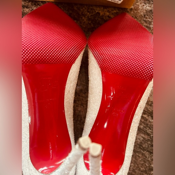 Christian Louboutin
Pigalle glitter heels with COA - Picture 4 of 7